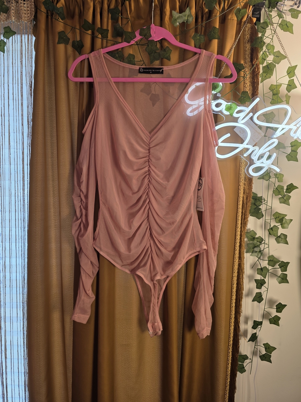 Fashion to Figure Mauve Mesh Ruched Cold Shoulder Bodysuit Size XL NWT